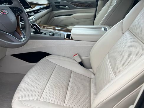 Used 2022 Cadillac Escalade Premium Luxury Platinum image 9