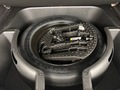 Used 2018 Jeep Grand Cherokee Limited image 36