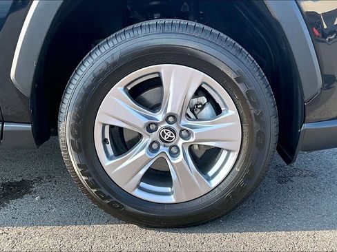 Used 2025 Toyota RAV4 XLE AWD/4WD image 9