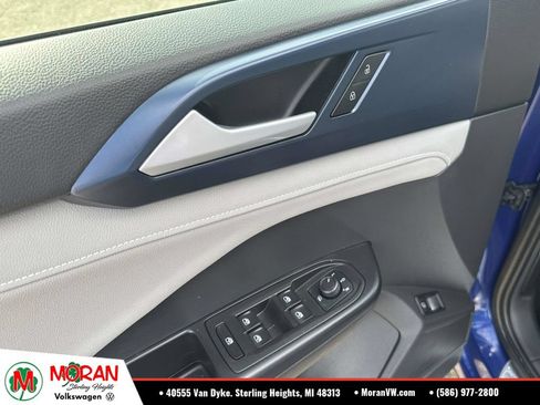 Certified 2024 Volkswagen Taos SE AWD/4WD image 17