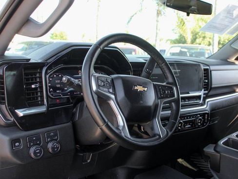 Used 2025 Chevrolet Silverado 2500 LT w/ Convenience Package image 17