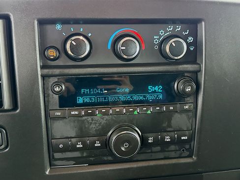 Used 2018 Chevrolet Express 3500 LT w/ LT Preferred Equipment Group image 16