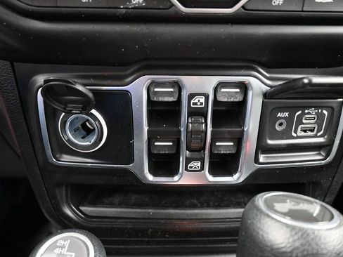 Used 2021 Jeep Wrangler Unlimited Sport image 23