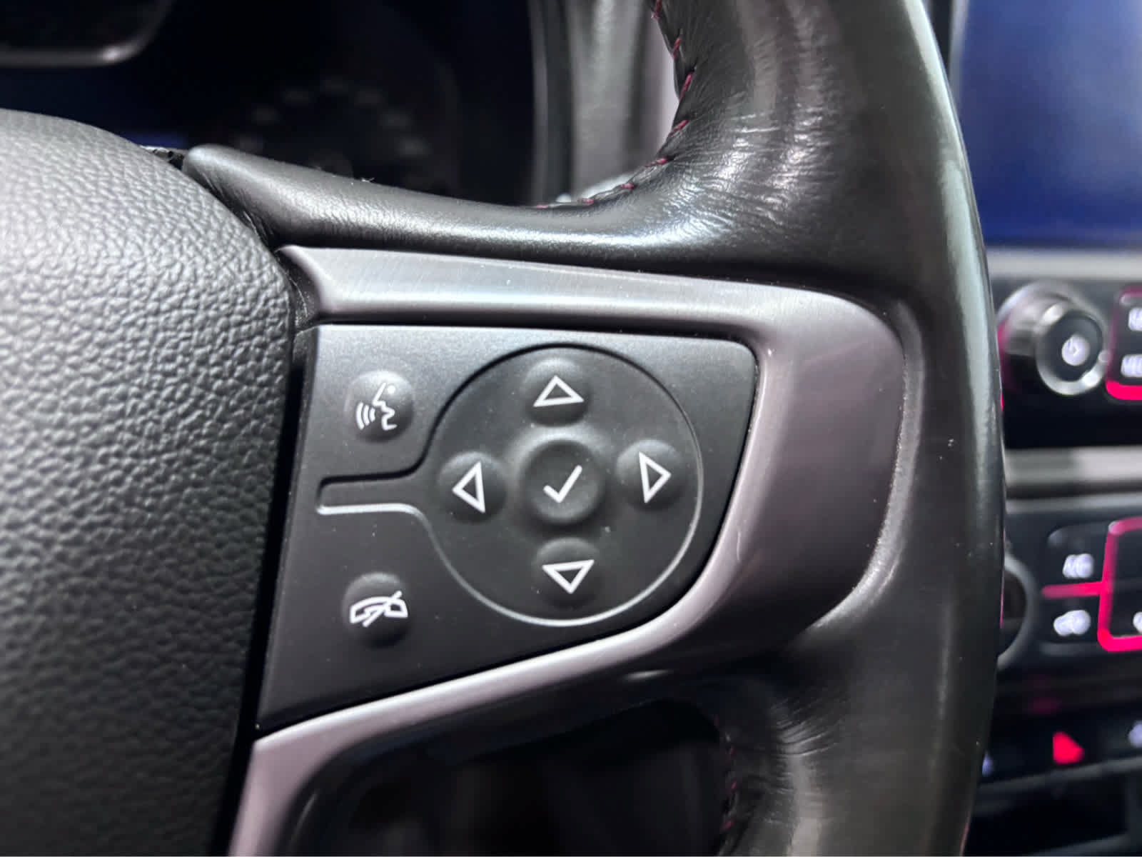 Used 2016 GMC Canyon SLE w/ All Terrain Package AWD/4WD image 19