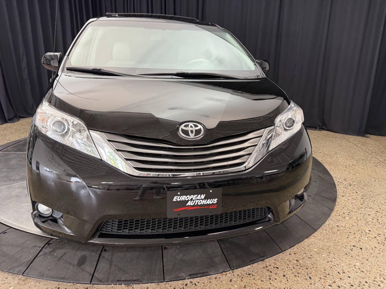 Used 2013 Toyota Sienna XLE AWD/4WD image 12