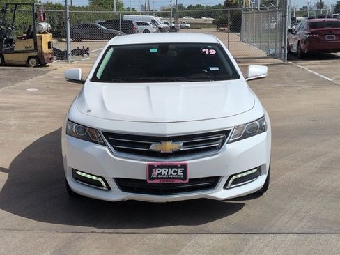 Used 2019 Chevrolet Impala LT FWD image 2