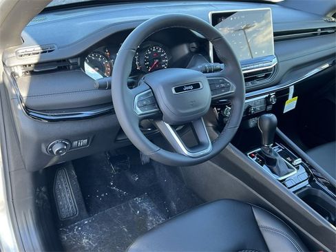 New 2026 Jeep Compass Latitude image 14