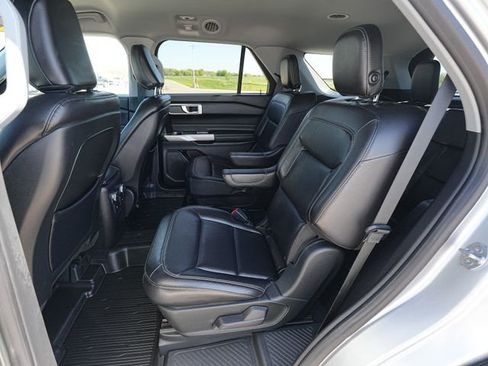 Used 2020 Ford Explorer XLT w/ Equipment Group 202A AWD/4WD image 19