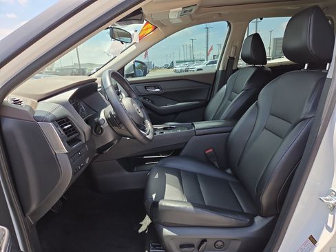 Used 2023 Nissan Rogue SV w/ SV Premium B Package FWD image 10