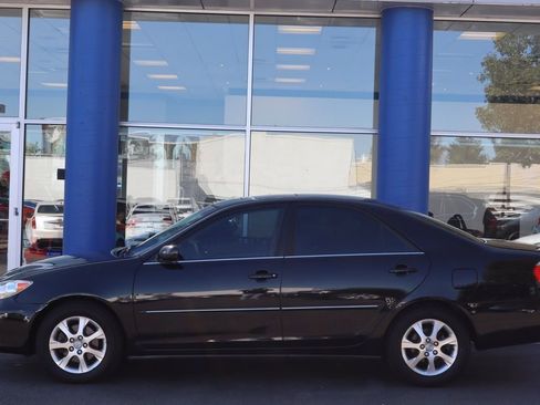 Used 2005 Toyota Camry XLE image 2