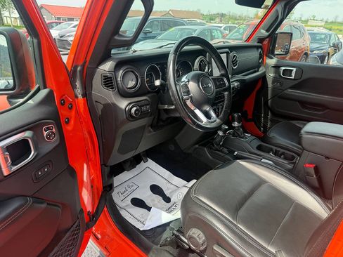 Used 2020 Jeep Wrangler Unlimited Sahara AWD/4WD image 7