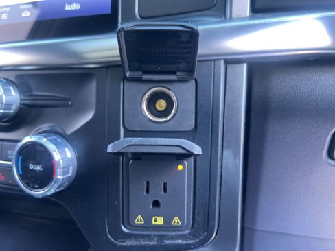 Used 2022 Ford F150 Lariat w/ Equipment Group 502A High image 45