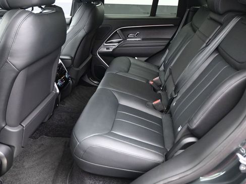Used 2025 Land Rover Range Rover SE AWD/4WD image 6