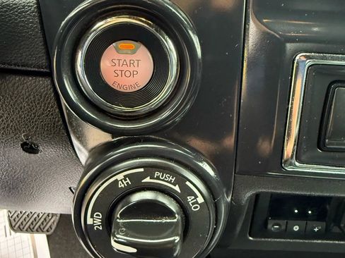 Used 2018 Nissan Titan SL w/ Midnight Edition image 21