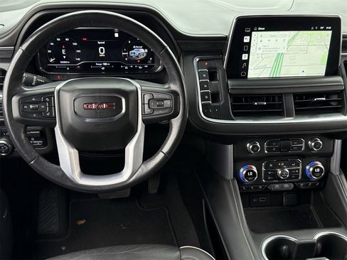 Used 2022 GMC Yukon XL SLT w/ SLT Premium Package image 11