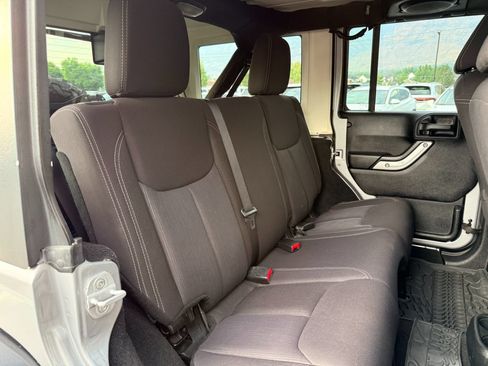 Used 2013 Jeep Wrangler Unlimited Rubicon w/ Connectivity Group AWD/4WD image 20
