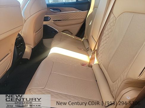 Used 2024 Jeep Grand Cherokee Summit image 24