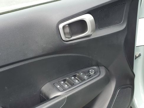 Used 2025 Hyundai Venue SEL FWD image 23