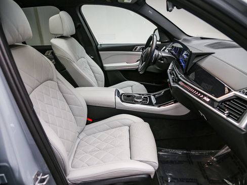 Used 2024 BMW X5 xDrive40i w/ M Sport Package AWD/4WD image 17