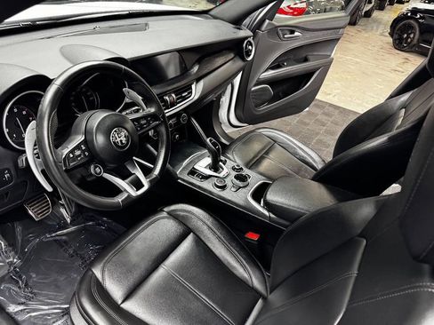 Used 2023 Alfa Romeo Stelvio Sprint RWD image 33
