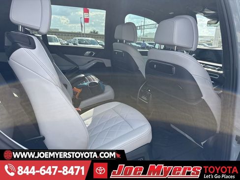Used 2024 BMW X7 xDrive40i w/ M Sport Package image 4