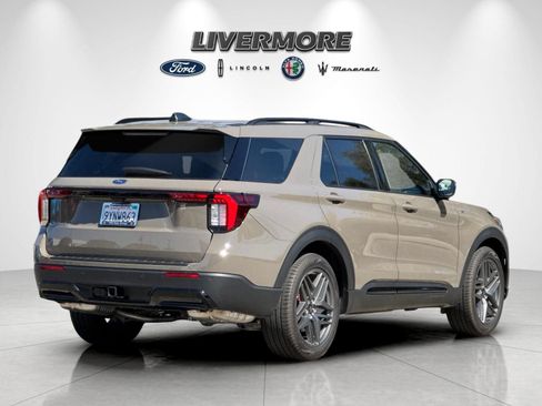 Used 2026 Ford Explorer ST-Line w/ ST-Line Street Pack RWD image 3
