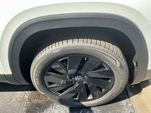 New 2026 Volkswagen Atlas Cross Sport SE AWD/4WD image 8