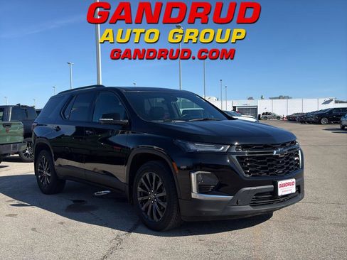 Used 2023 Chevrolet Traverse RS image 1