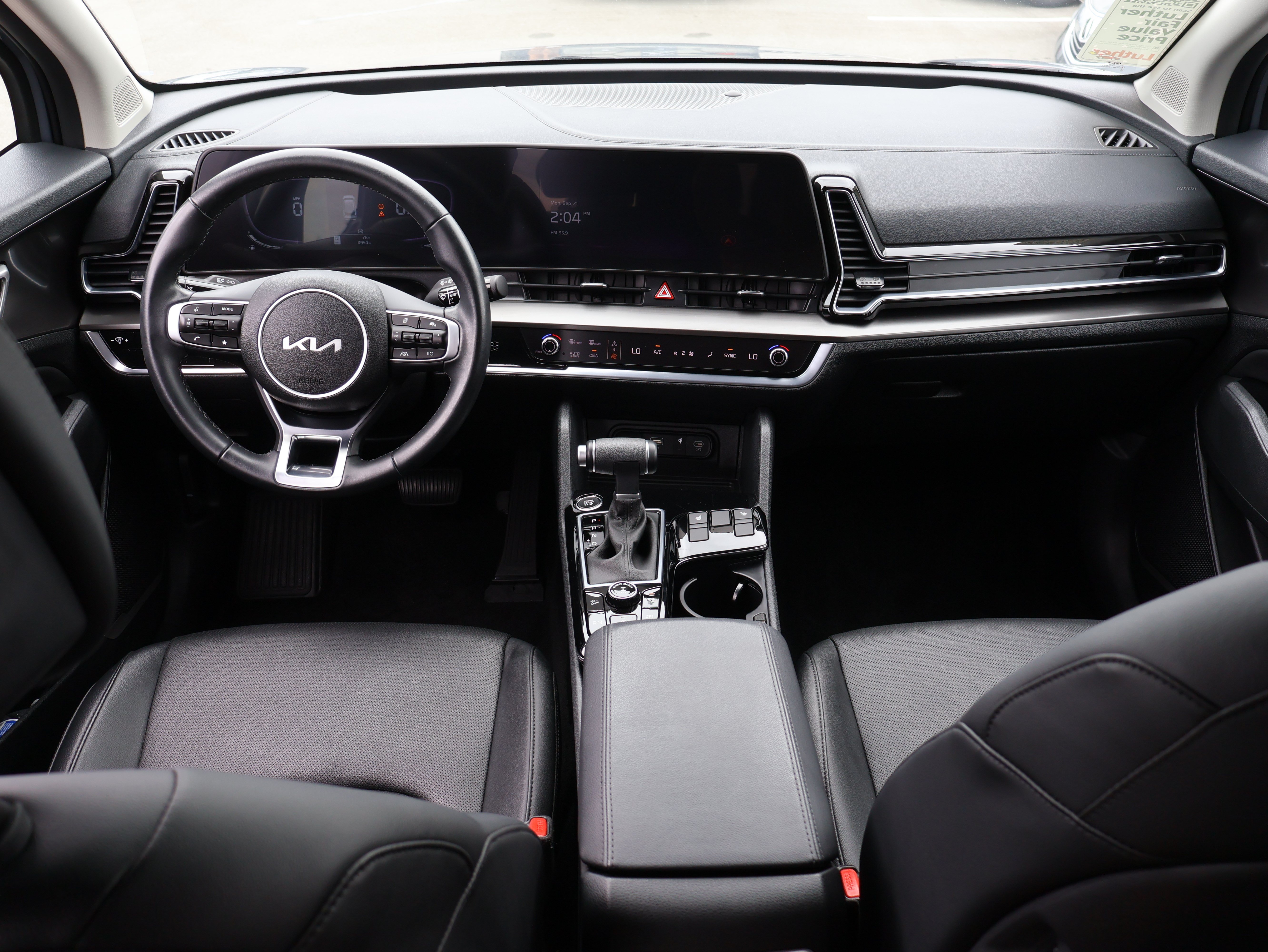 Used 2025 Kia Sportage EX AWD/4WD image 16