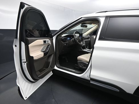 Used 2020 Ford Explorer Platinum w/ Premium Technology Package AWD/4WD image 9