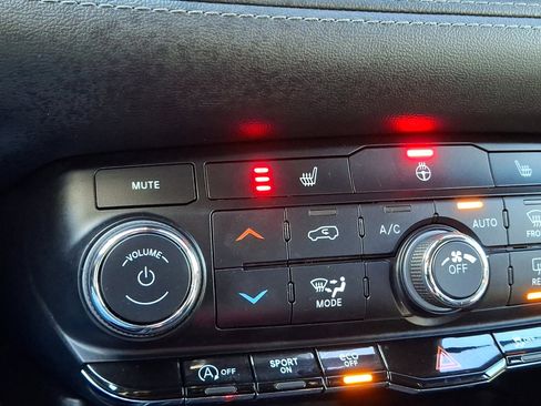 Used 2022 Dodge Durango GT image 31