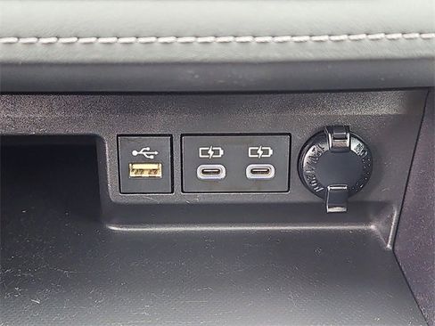 Used 2023 Toyota Highlander XLE image 17