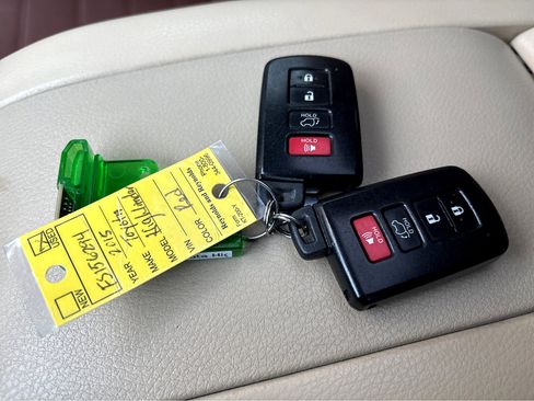 Used 2015 Toyota Highlander XLE image 31