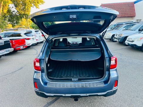 Used 2017 Subaru Outback 3.6R Limited AWD/4WD image 9