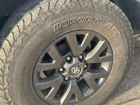 Used 2020 Toyota Tacoma SR5 AWD/4WD image 30