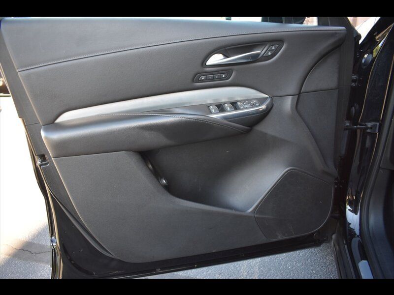 Used 2023 Cadillac XT4 Premium Luxury FWD image 17