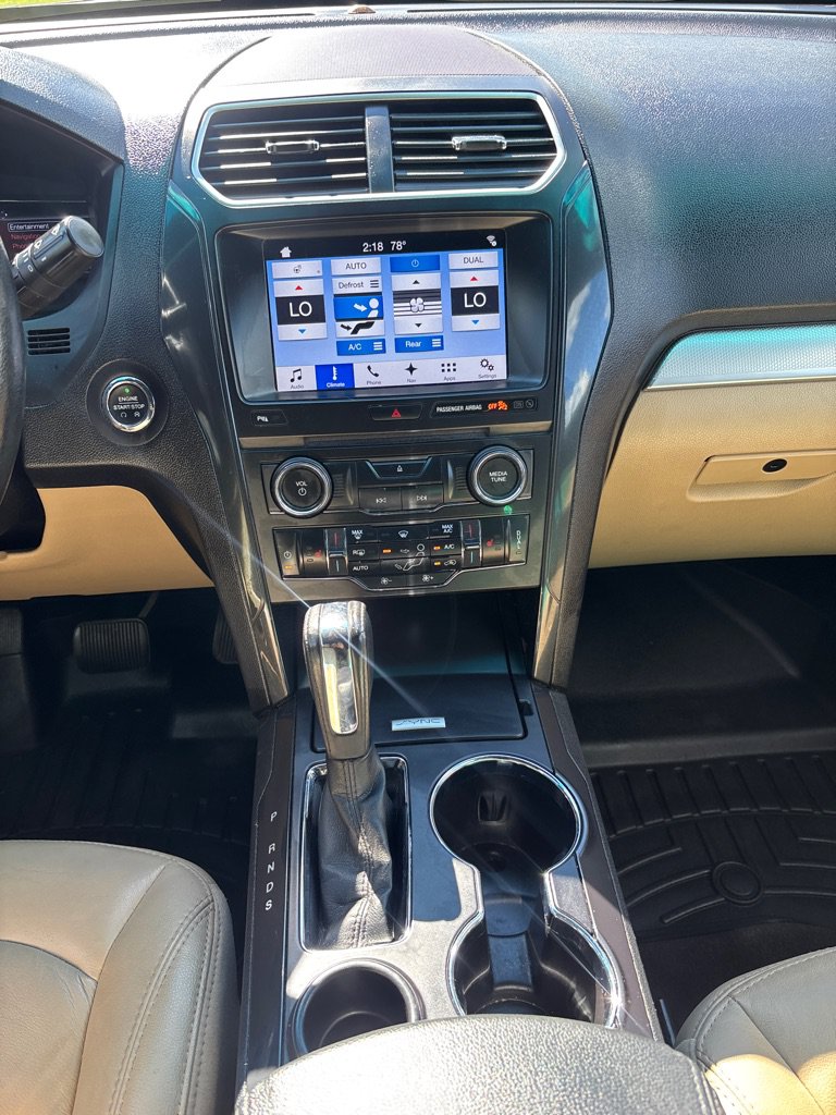 Used 2017 Ford Explorer XLT w/ Equipment Group 202A FWD image 17