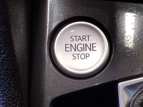 Certified 2022 Volkswagen Tiguan SE FWD image 36