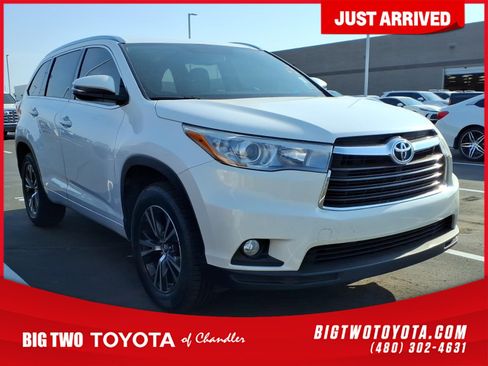 Used 2016 Toyota Highlander XLE FWD image 1