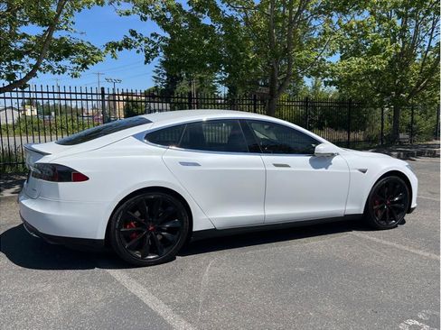 Used 2014 Tesla Model S 85 image 22