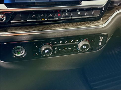 Used 2024 Chevrolet Silverado 1500 LT image 10