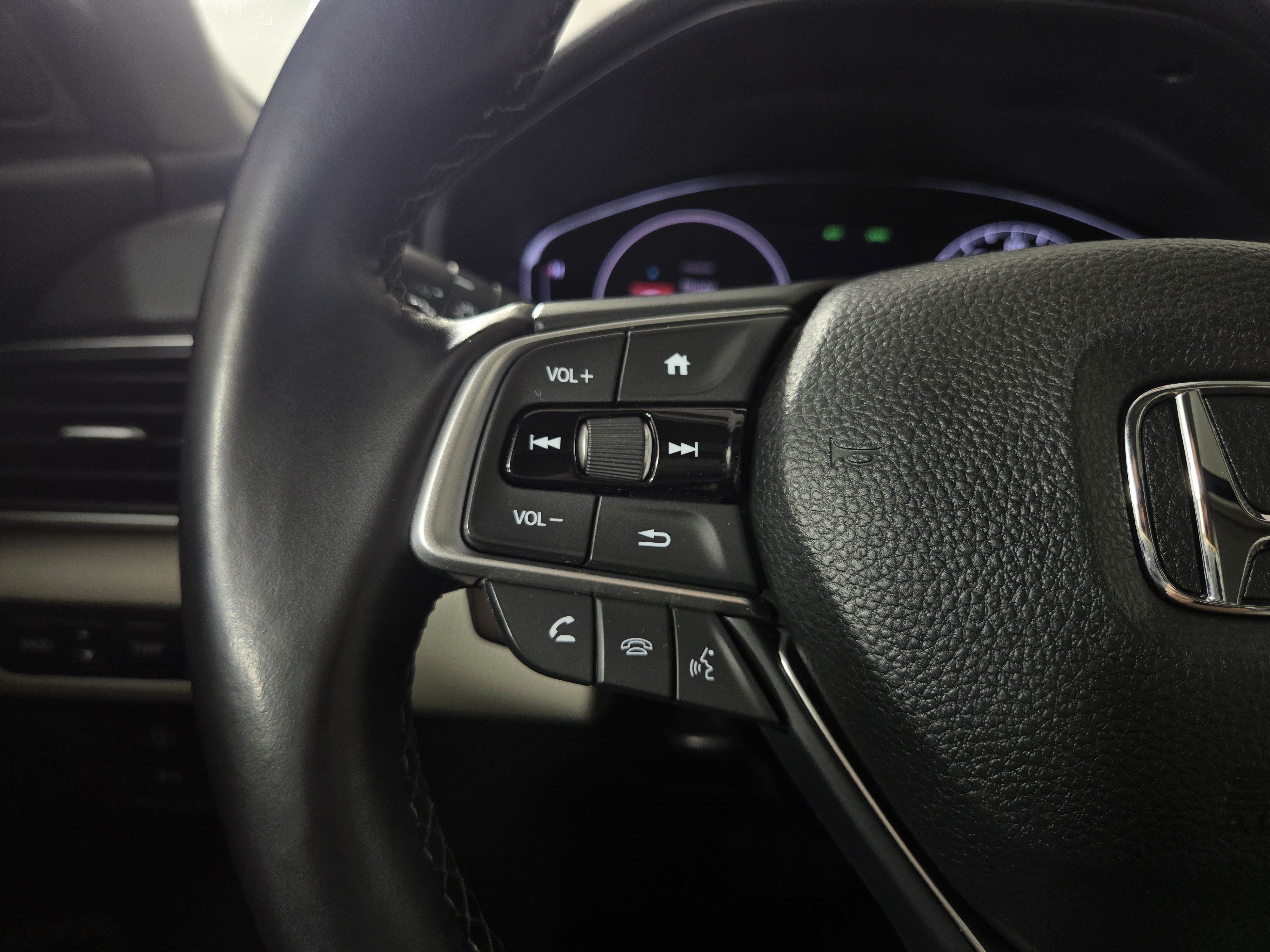Used 2018 Honda Accord Touring image 15