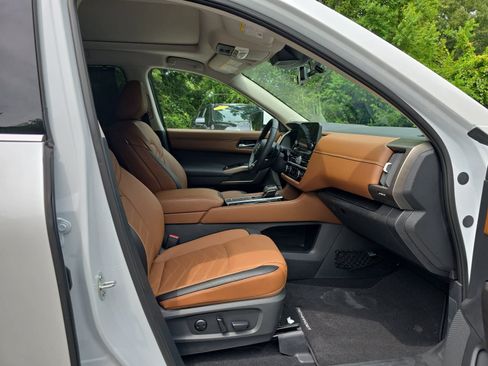 Used 2025 Nissan Pathfinder Platinum w/ Cargo Package FWD image 26
