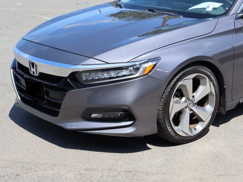 Used 2018 Honda Accord Touring image 17