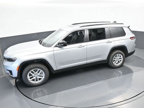 Used 2024 Jeep Grand Cherokee L Laredo RWD image 39