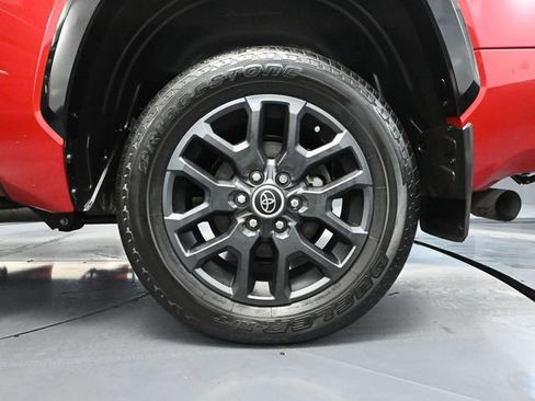 Used 2022 Toyota Tundra Platinum image 11
