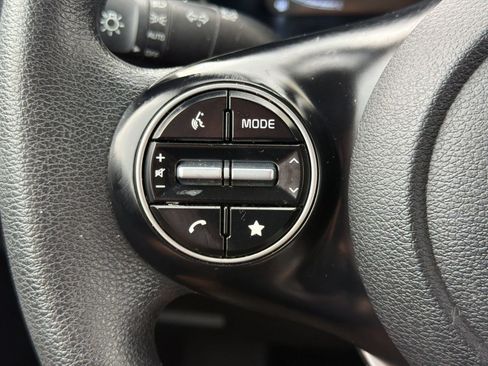 Used 2025 Kia Soul LX w/ LX Technology Package FWD image 16