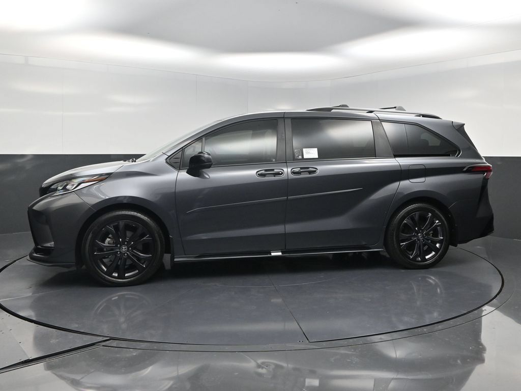 Used 2025 Toyota Sienna XSE w/ XSE Plus Package FWD image 3