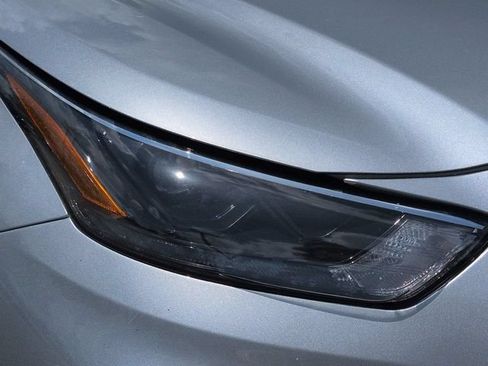 Used 2022 Toyota Highlander XLE FWD image 10