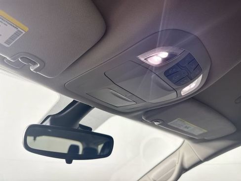 Used 2023 Chrysler Pacifica Touring-L FWD image 10